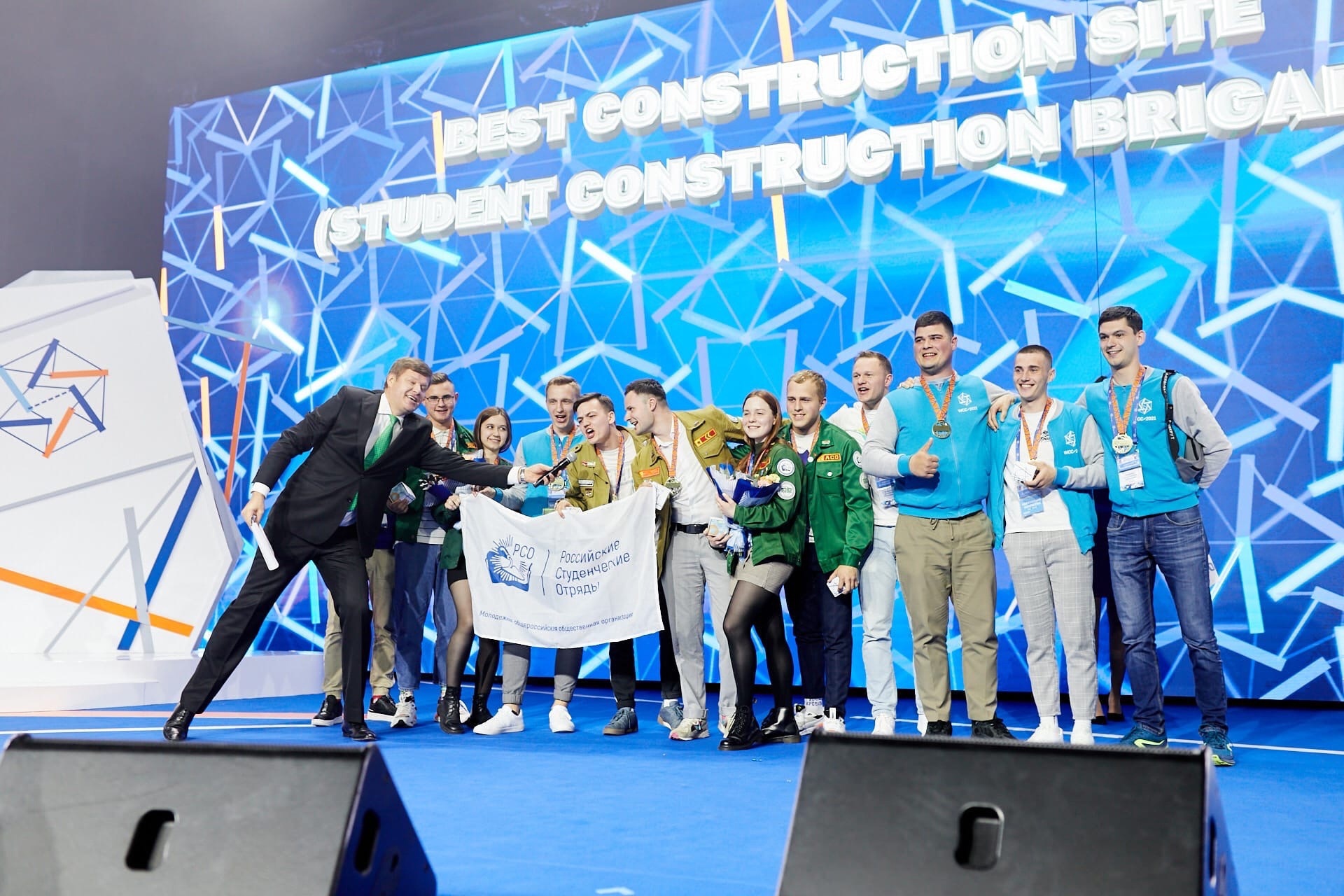 Представители студенческих отрядов Москвы в составе сборной Центрального Федерального округа заняли первое место на Международном строительном чемпионате!